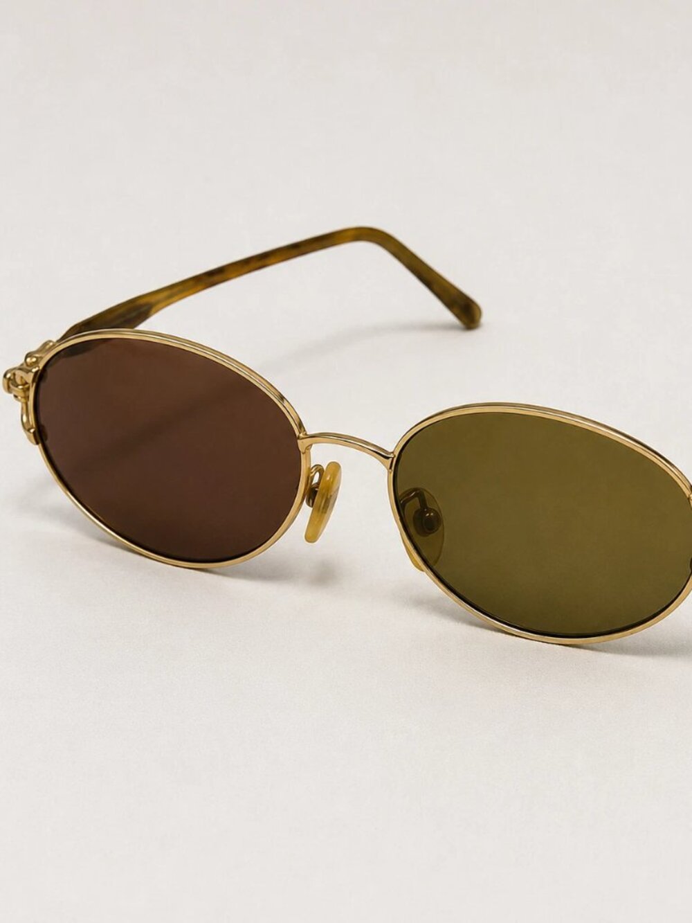 VTG 1990s Helen Oval Gold Tone Sunglasses w Tortoise Shell Arms